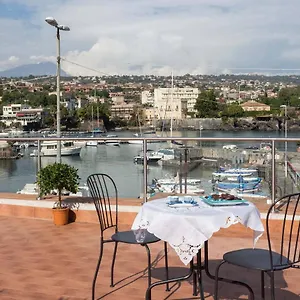 https://la-casa-di-nonna-maria.taorminaitalyhotels.com